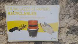 Panneau pour les emballages et papiers recyclables