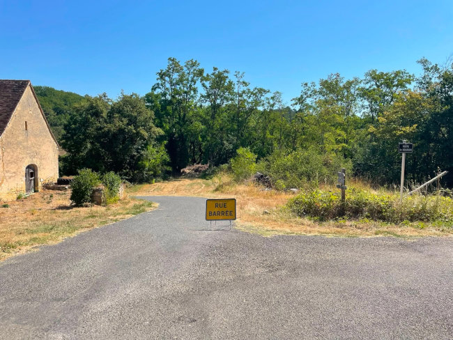 Photo de la route barrée